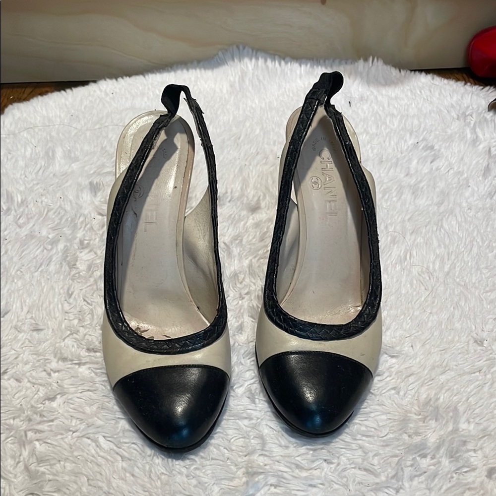 Chanel Women's Black and Cream Shoes